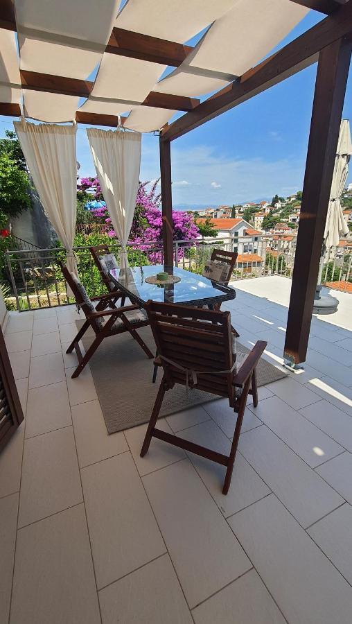 Apartments With Sea View Стоморска Екстериор снимка