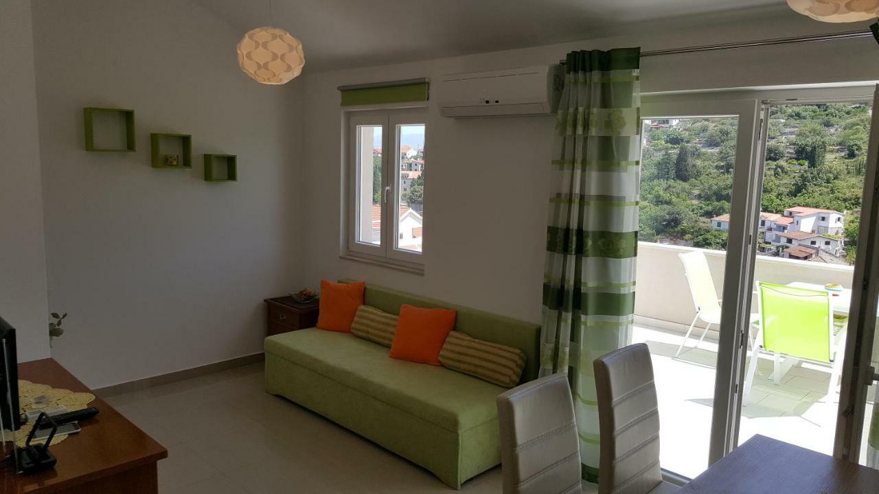 Apartments With Sea View Стоморска Екстериор снимка